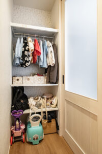 家族の荷物をすっきりしまえる玄関収納