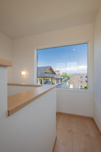 富士山がよく見える位置にFIX窓を設置し、景色が楽しめます。