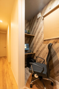 2階廊下のデッドスペースを活かして設けたご主人の趣味部屋