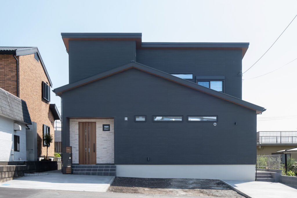 富士産eco断熱で快適＆省エネ、無垢と塗り壁が包む家