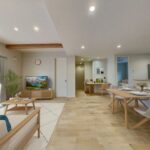 折り上げ天井と化粧梁を取り入れた平屋のLDK