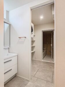 洗面スペースと脱衣スペースを分けた水まわり